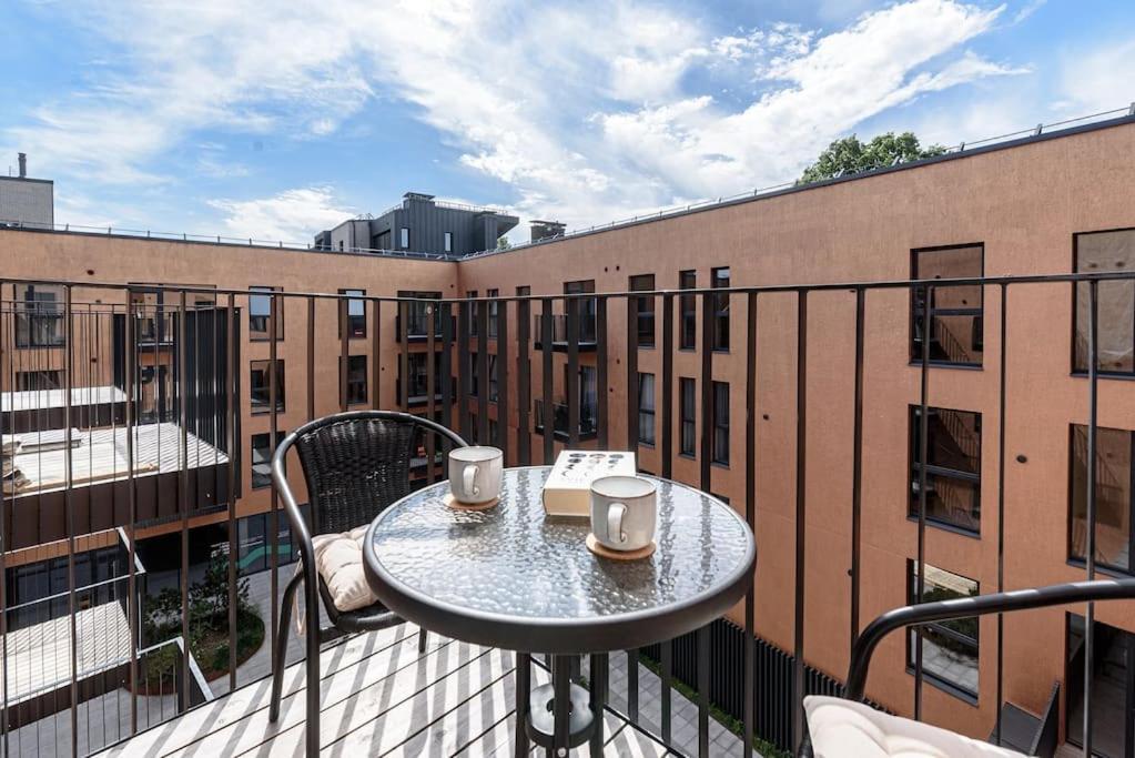 Ferienwohnung Cozy Japanese Oasis With Balcony, Gramophone, Netflix Wilna Exterior foto